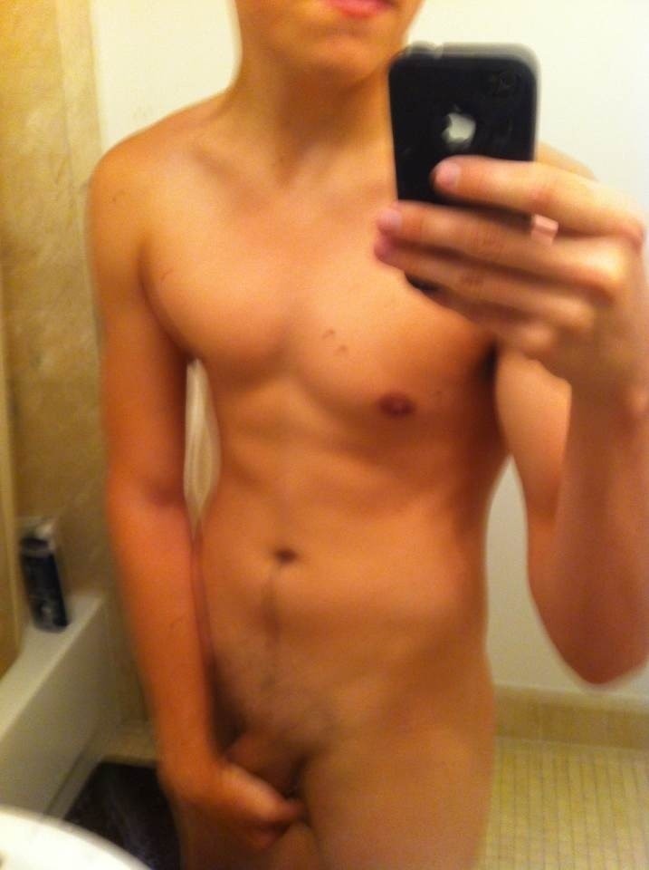 Dylan Sprouse Nude Selfie - 52afed9a186d8.jpg.