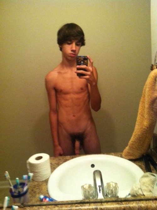 Attractive Selfie Naked Male Pics