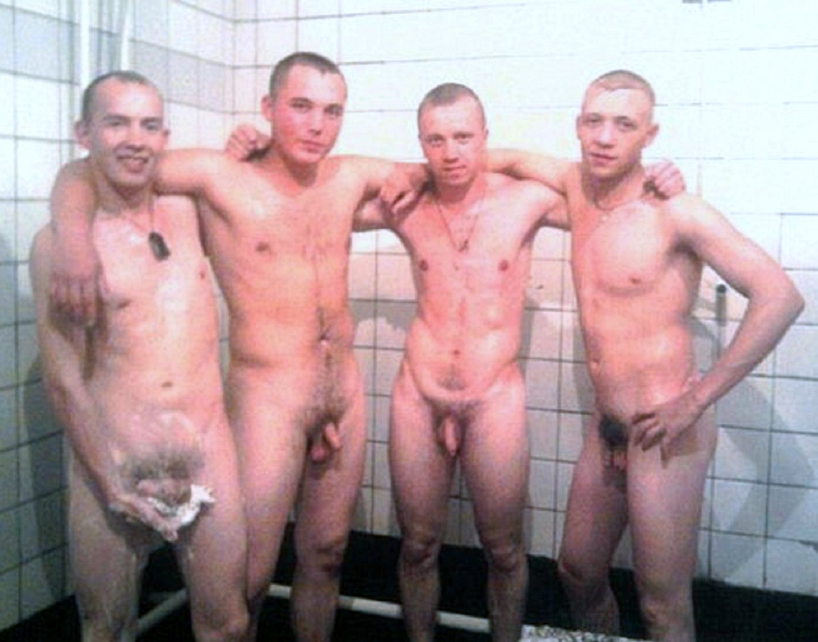 голые военные парни в душе фото 102