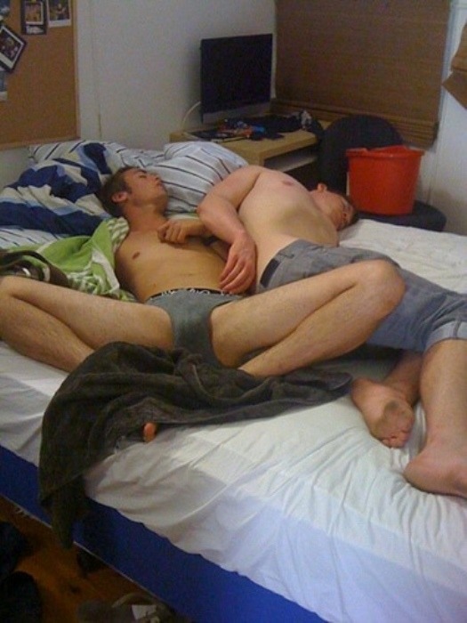 When A Totally Straight Guy Let His Gay Friend Sleep Beside Him It's Magic
