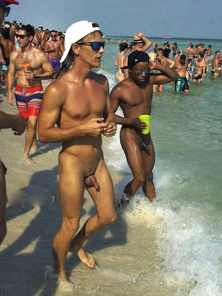 nudists on the beach - 5e6536062aef0.jpg.
