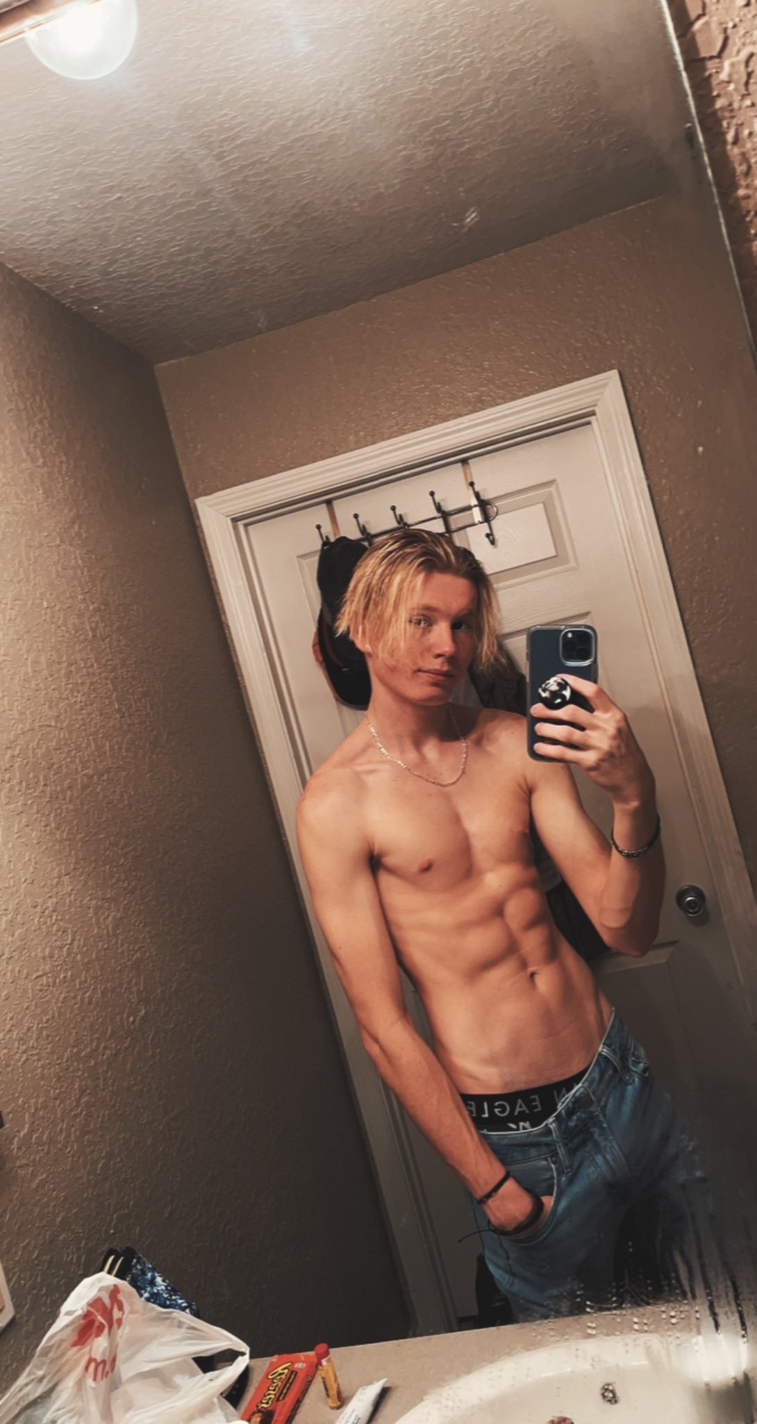 Hot Blonde Evan Wade @itsevanwade 31 gay porn tube - 6028007dd5e8f.jpeg.