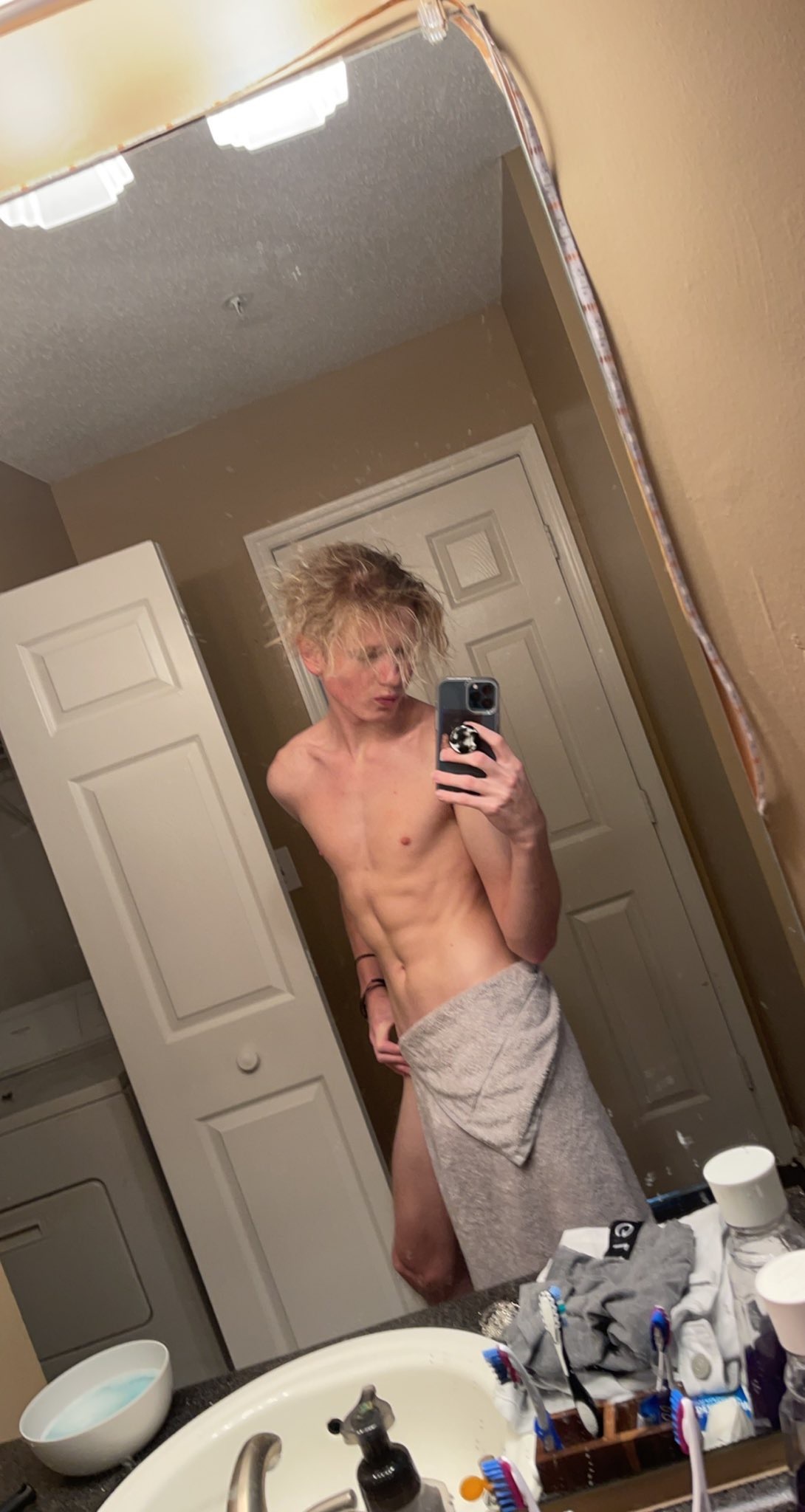 Hot Blonde Evan Wade @itsevanwade 31 gay porn tube - 602800bd642c3.jpeg.