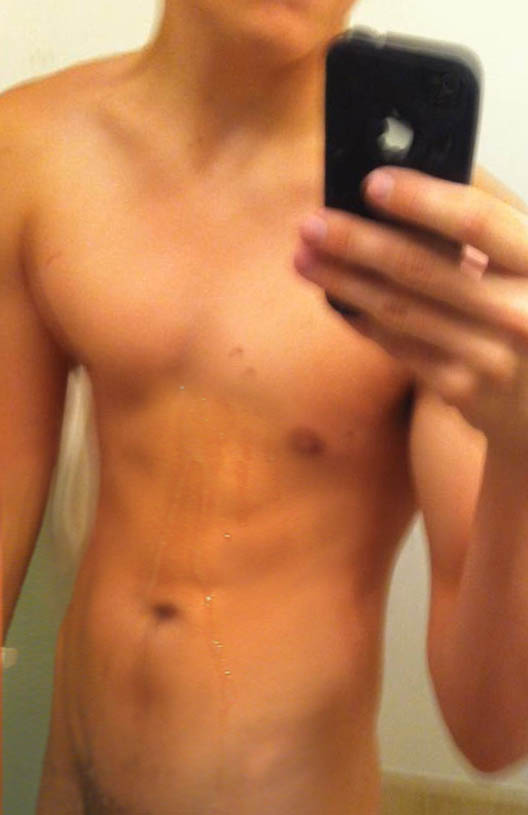 Dylan Sprouse Nude - 52bbcdc758e1c.jpg.
