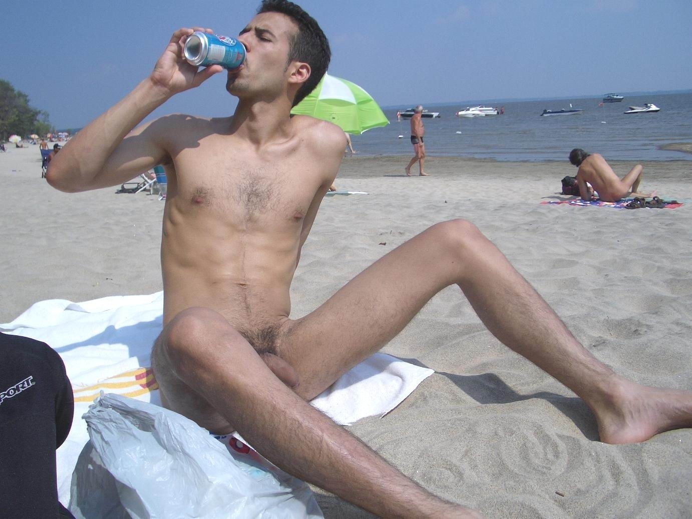 голые парни на пляже фотки фото 114