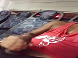 moreno batendo uma no busão