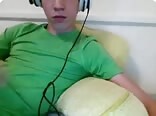 Twink porn in green shirt unloads his cum all over his face 