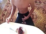 MUSCLE GUY GOT HORNY AND DECIDED TO JERK OFF AT BREAKFAST