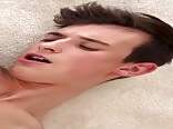 Cute twink porn stroking and shooting his jizz on his abs 